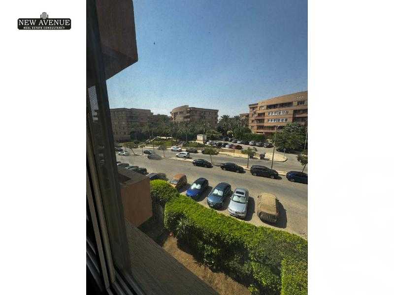 https://aqarmap.com.eg/ar/listing/5737338-for-sale-cairo-new-cairo-lrhb-city-phase-4-mohammed-farid-st
