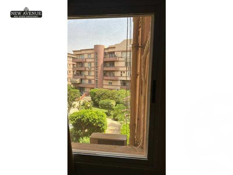 https://aqarmap.com.eg/ar/listing/5737338-for-sale-cairo-new-cairo-lrhb-city-phase-4-mohammed-farid-st