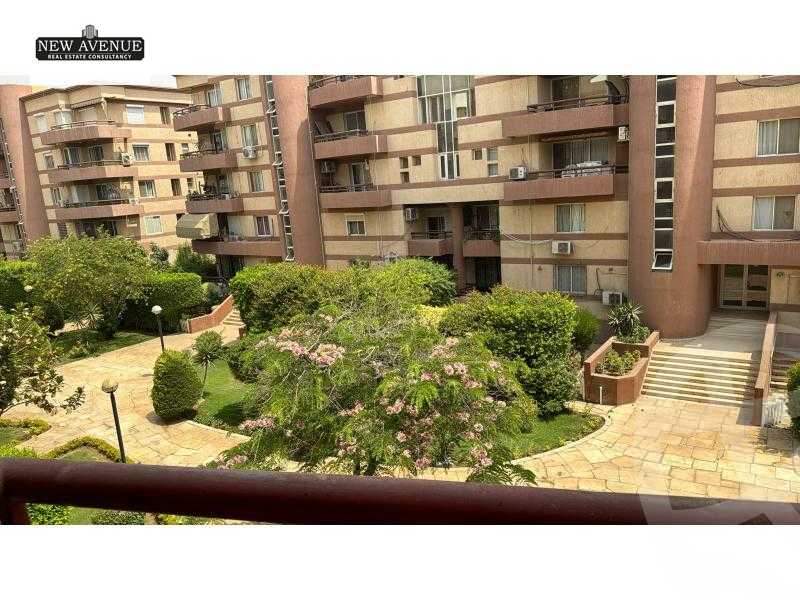https://aqarmap.com.eg/ar/listing/5737338-for-sale-cairo-new-cairo-lrhb-city-phase-4-mohammed-farid-st