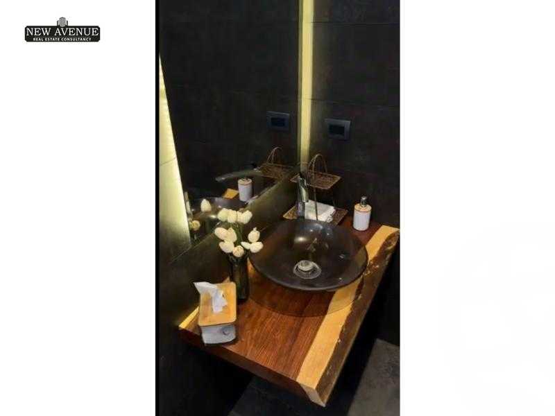 https://aqarmap.com.eg/ar/listing/5881039-for-sale-cairo-new-cairo-compounds-moon-valley