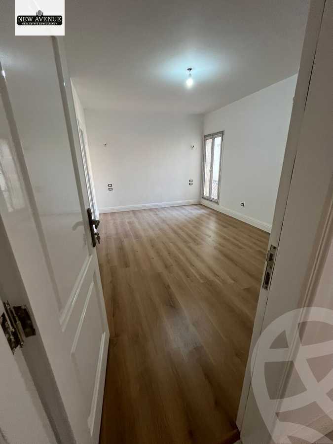https://aqarmap.com.eg/ar/listing/5890954-for-sale-cairo-new-cairo-compounds-mountain-view-hyde-park