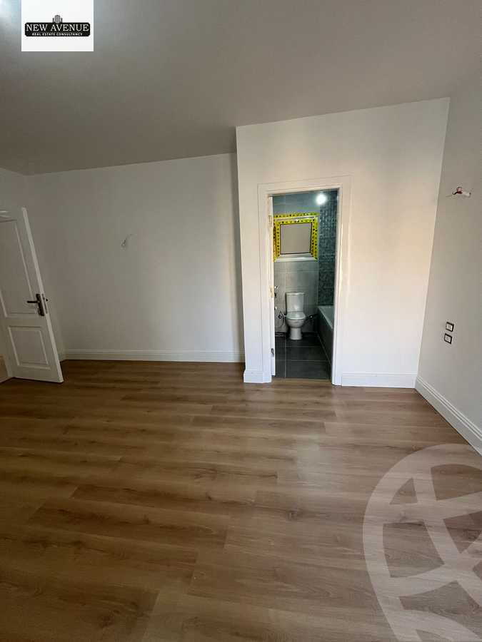 https://aqarmap.com.eg/ar/listing/5890954-for-sale-cairo-new-cairo-compounds-mountain-view-hyde-park