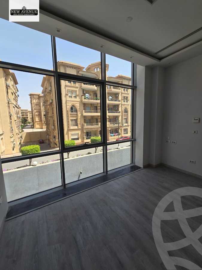 https://aqarmap.com.eg/en/listing/5911646-for-sale-cairo-new-cairo-compounds-leven-square-mall