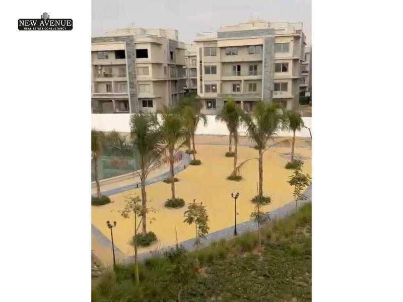 https://aqarmap.com.eg/ar/listing/5937849-for-sale-cairo-new-cairo-compounds-moon-valley