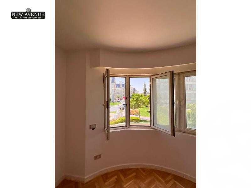 https://aqarmap.com.eg/ar/listing/5960625-for-sale-cairo-new-cairo-compounds-mountain-view-hyde-park
