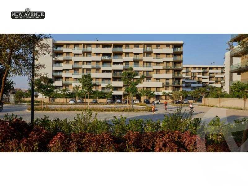 https://aqarmap.com.eg/en/listing/6092700-for-sale-cairo-el-shorouk-compounds-al-burouj-compound-imkan