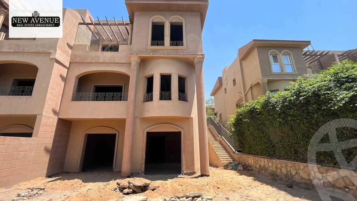 https://aqarmap.com.eg/en/listing/6138904-for-sale-cairo-new-cairo-compounds-moon-valley