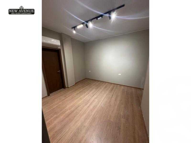 https://aqarmap.com.eg/ar/listing/6152999-for-rent-cairo-new-cairo-compounds-mwn-ryzydns-lmrsm-llttwyr