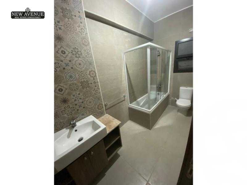 https://aqarmap.com.eg/ar/listing/6152999-for-rent-cairo-new-cairo-compounds-mwn-ryzydns-lmrsm-llttwyr