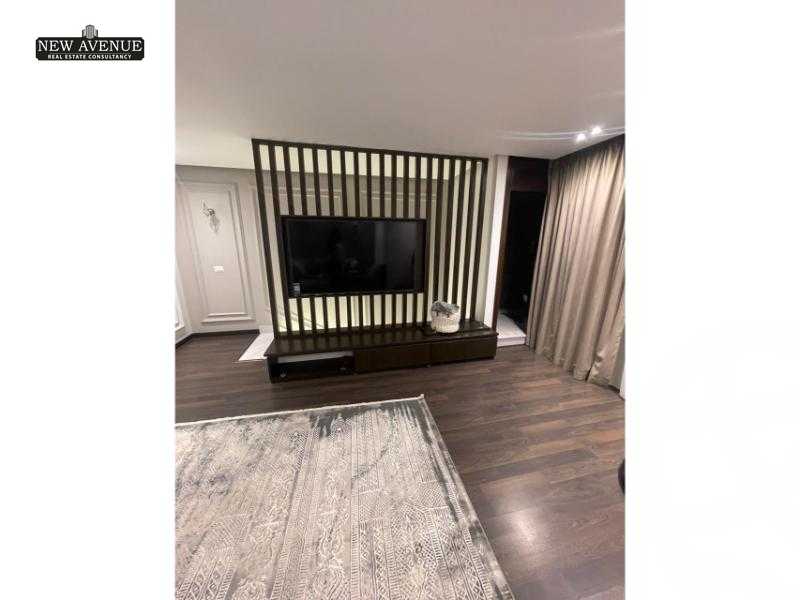 https://aqarmap.com.eg/ar/listing/6165543-for-sale-cairo-new-cairo-compounds-mountain-view-hyde-park