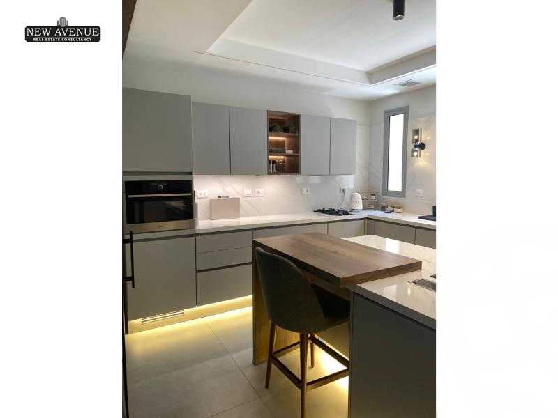 https://aqarmap.com.eg/en/listing/6213300-for-sale-cairo-el-sheikh-zayed-city-compounds-royal-city