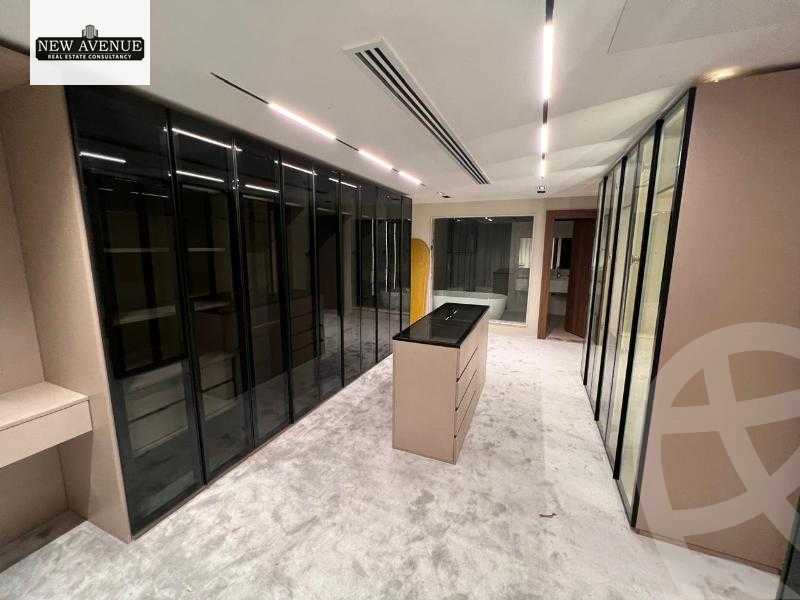 https://aqarmap.com.eg/en/listing/6213300-for-sale-cairo-el-sheikh-zayed-city-compounds-royal-city