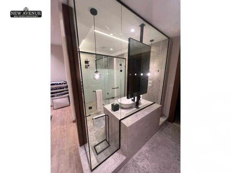 https://aqarmap.com.eg/en/listing/6213300-for-sale-cairo-el-sheikh-zayed-city-compounds-royal-city