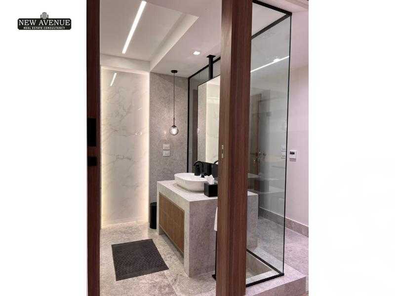 https://aqarmap.com.eg/en/listing/6213300-for-sale-cairo-el-sheikh-zayed-city-compounds-royal-city