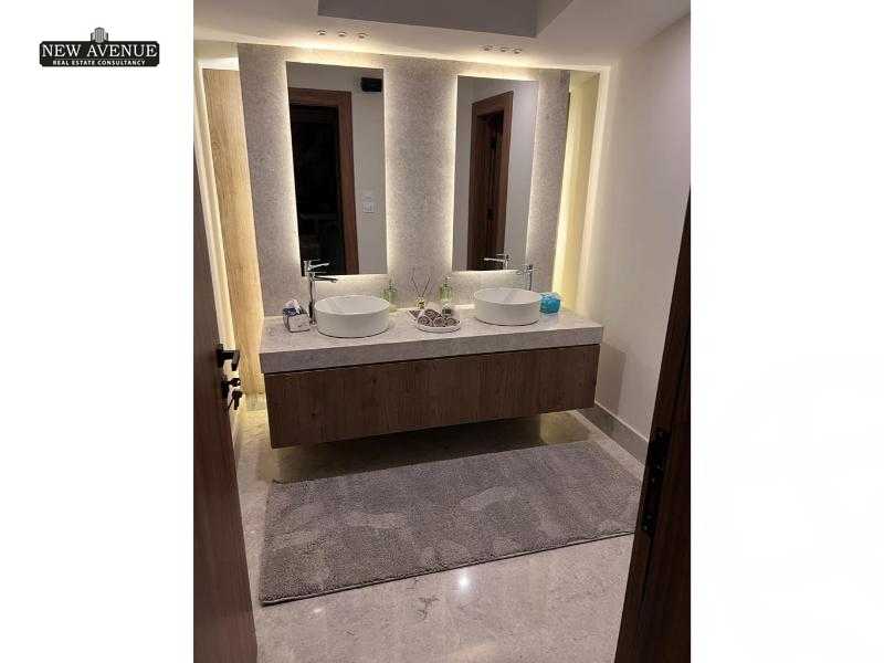 https://aqarmap.com.eg/en/listing/6213300-for-sale-cairo-el-sheikh-zayed-city-compounds-royal-city