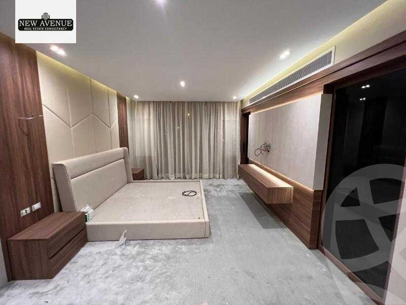 https://aqarmap.com.eg/en/listing/6213300-for-sale-cairo-el-sheikh-zayed-city-compounds-royal-city