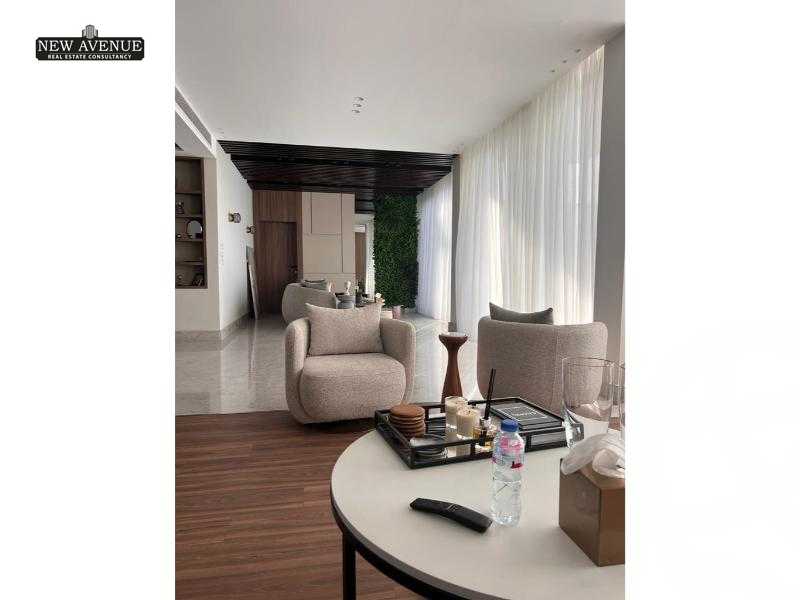 https://aqarmap.com.eg/en/listing/6213300-for-sale-cairo-el-sheikh-zayed-city-compounds-royal-city