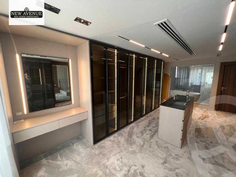 https://aqarmap.com.eg/en/listing/6213300-for-sale-cairo-el-sheikh-zayed-city-compounds-royal-city