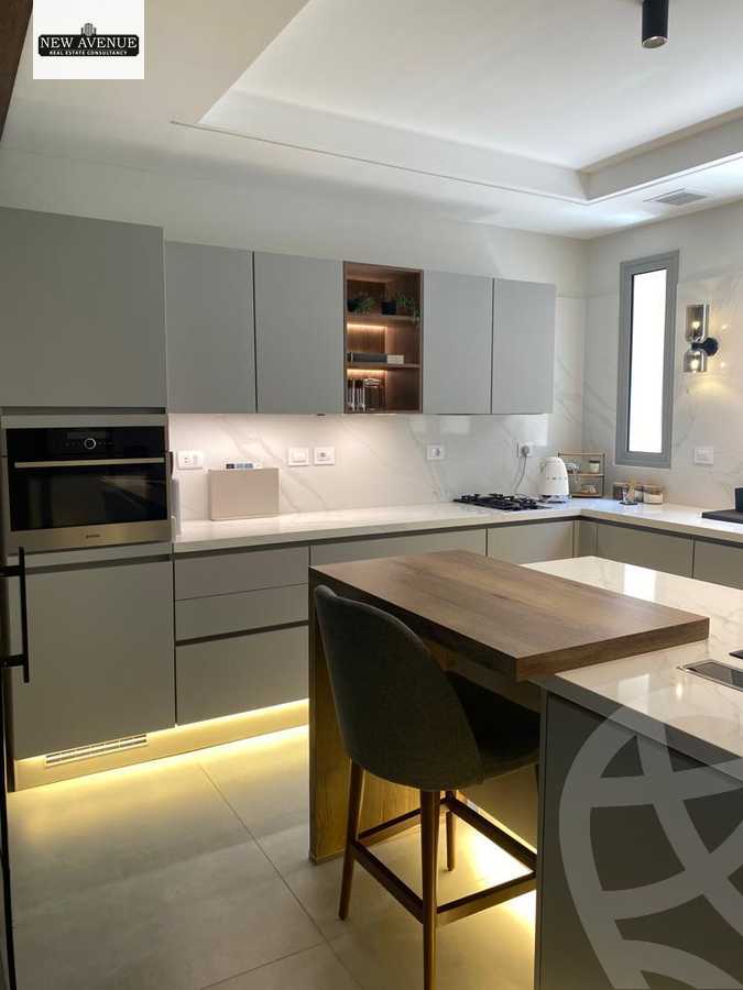 https://aqarmap.com.eg/en/listing/6213769-for-sale-cairo-el-sheikh-zayed-city-compounds-royal-city