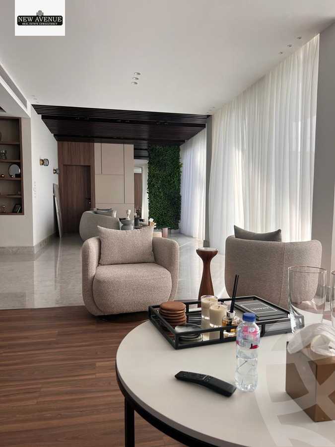 https://aqarmap.com.eg/en/listing/6213769-for-sale-cairo-el-sheikh-zayed-city-compounds-royal-city