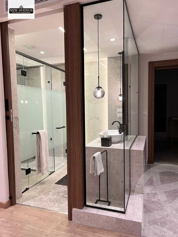 https://aqarmap.com.eg/en/listing/6213769-for-sale-cairo-el-sheikh-zayed-city-compounds-royal-city