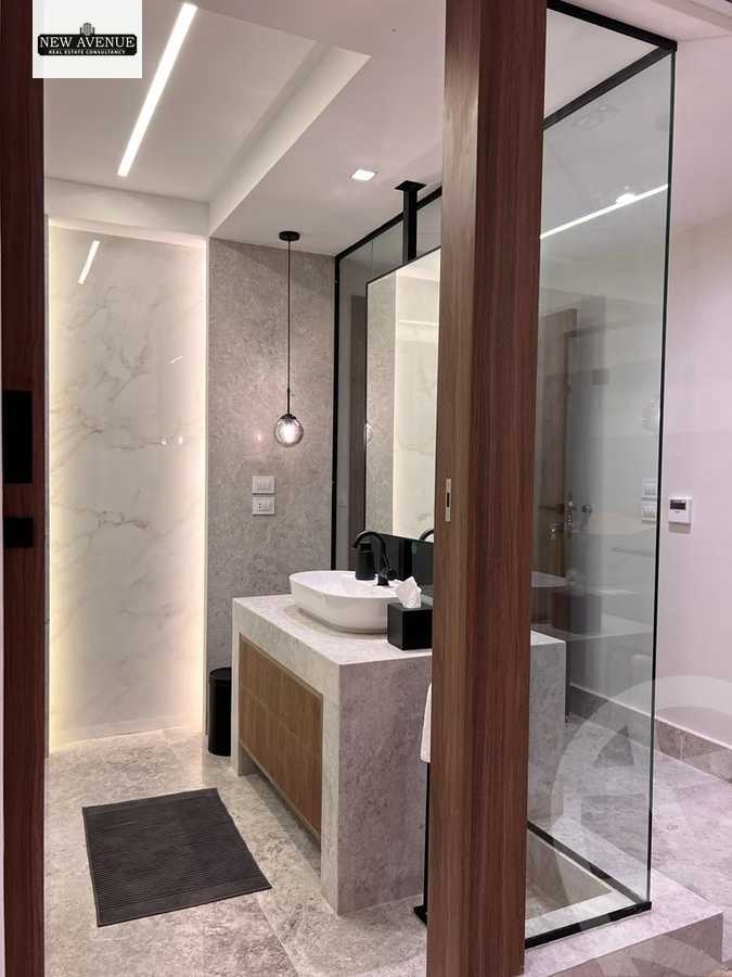 https://aqarmap.com.eg/en/listing/6213769-for-sale-cairo-el-sheikh-zayed-city-compounds-royal-city