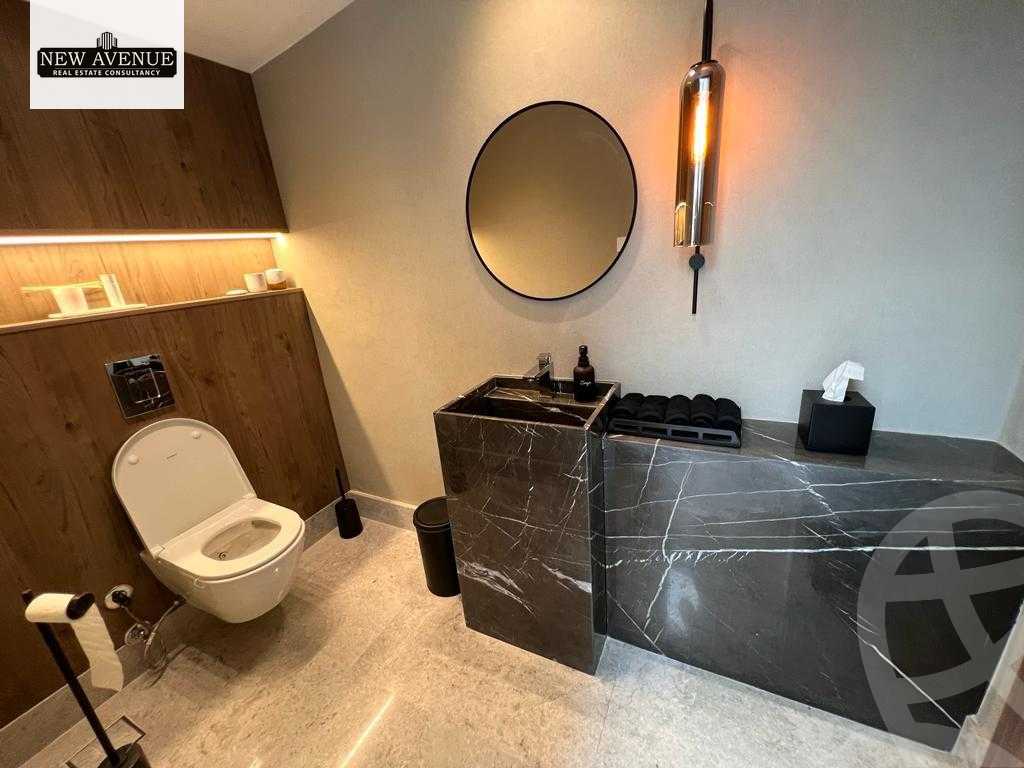 https://aqarmap.com.eg/en/listing/6213769-for-sale-cairo-el-sheikh-zayed-city-compounds-royal-city