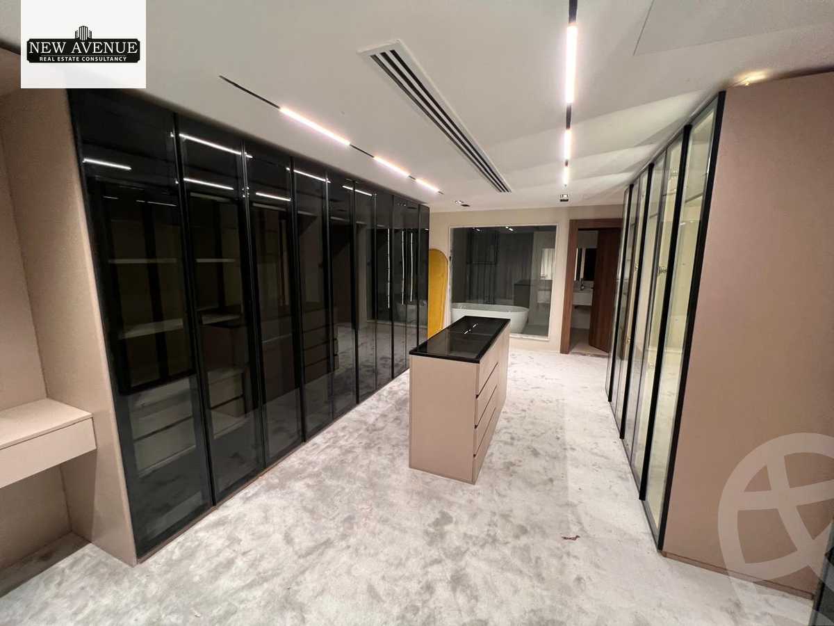 https://aqarmap.com.eg/en/listing/6213769-for-sale-cairo-el-sheikh-zayed-city-compounds-royal-city