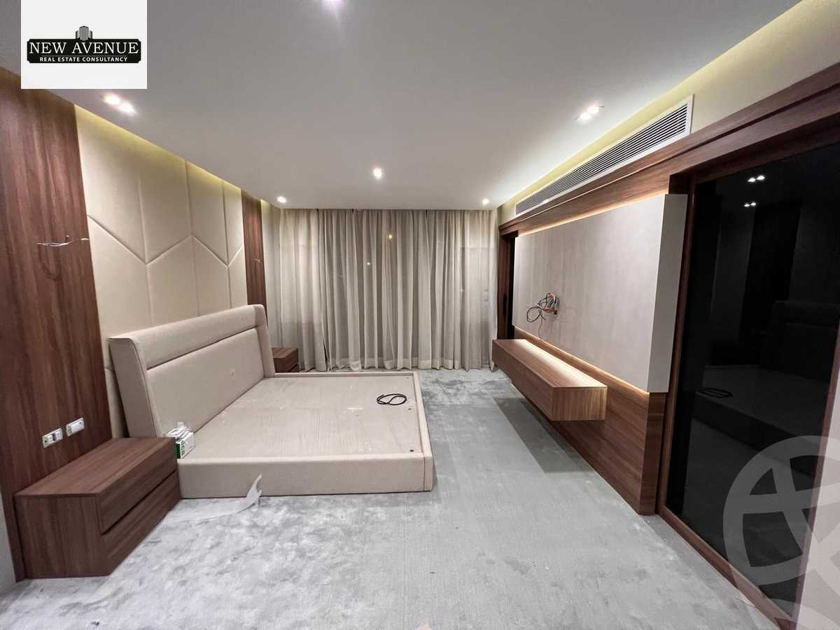 https://aqarmap.com.eg/en/listing/6213769-for-sale-cairo-el-sheikh-zayed-city-compounds-royal-city