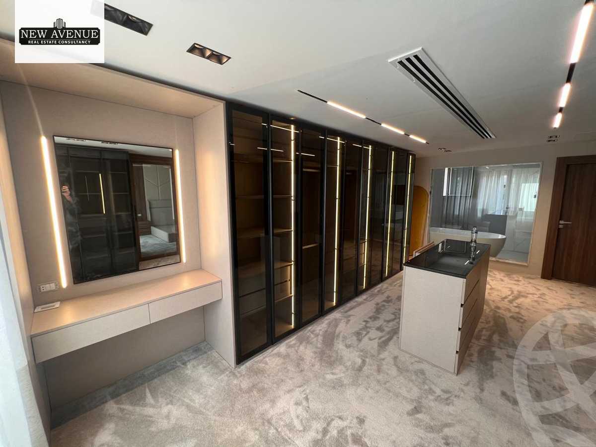 https://aqarmap.com.eg/en/listing/6213769-for-sale-cairo-el-sheikh-zayed-city-compounds-royal-city