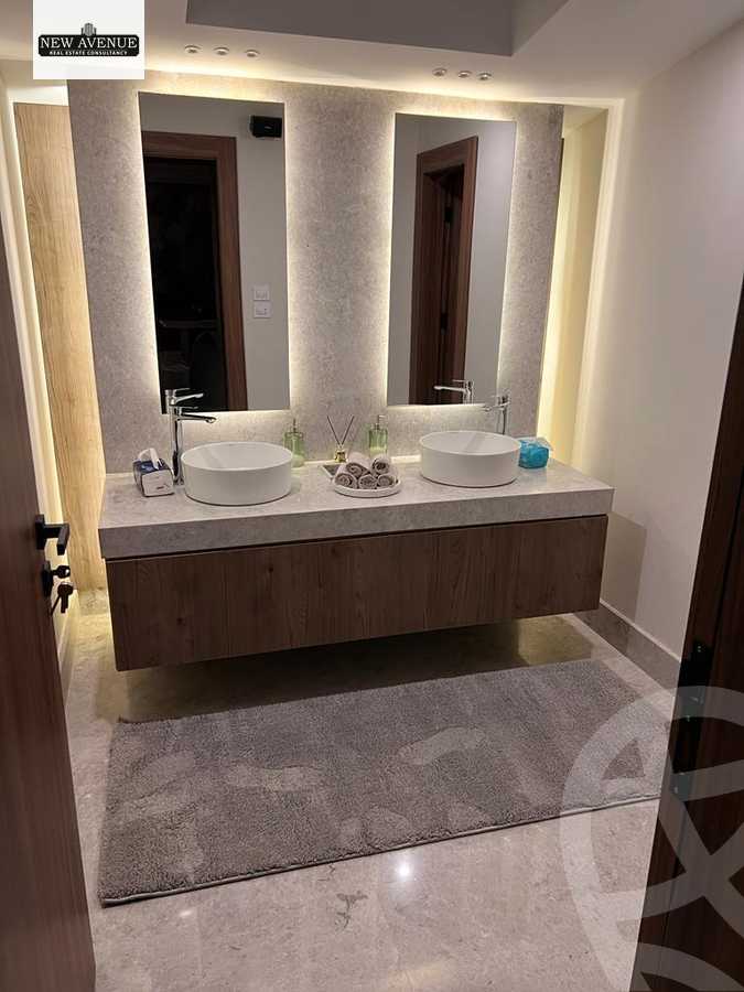 https://aqarmap.com.eg/en/listing/6213769-for-sale-cairo-el-sheikh-zayed-city-compounds-royal-city