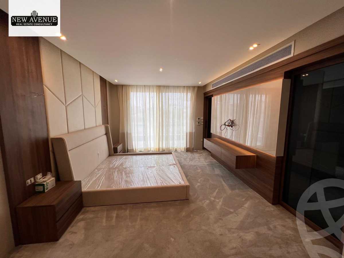 https://aqarmap.com.eg/en/listing/6213769-for-sale-cairo-el-sheikh-zayed-city-compounds-royal-city