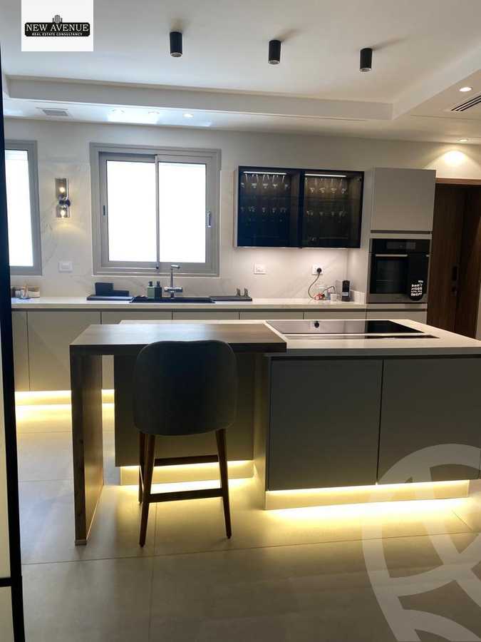 https://aqarmap.com.eg/en/listing/6213769-for-sale-cairo-el-sheikh-zayed-city-compounds-royal-city