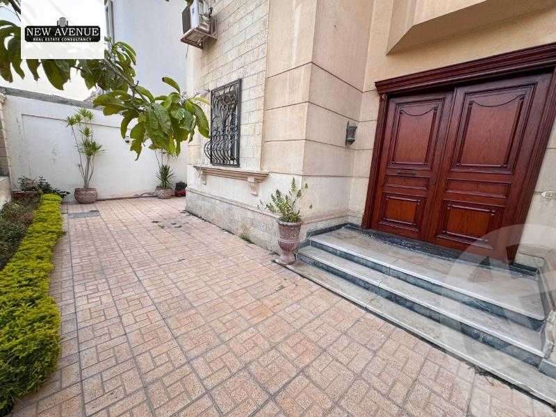 https://aqarmap.com.eg/en/listing/6228326-for-sale-cairo-el-sheikh-zayed-city-compounds-royal-city