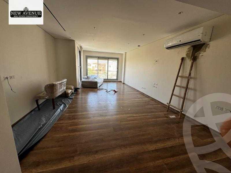 https://aqarmap.com.eg/en/listing/6229844-for-sale-cairo-el-sheikh-zayed-city-compounds-royal-city