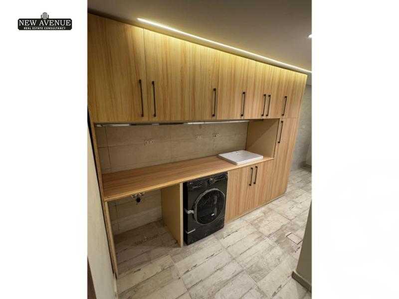 https://aqarmap.com.eg/en/listing/6229844-for-sale-cairo-el-sheikh-zayed-city-compounds-royal-city