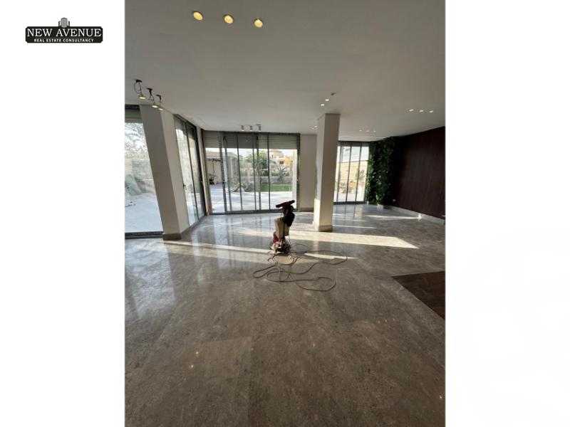https://aqarmap.com.eg/en/listing/6229844-for-sale-cairo-el-sheikh-zayed-city-compounds-royal-city