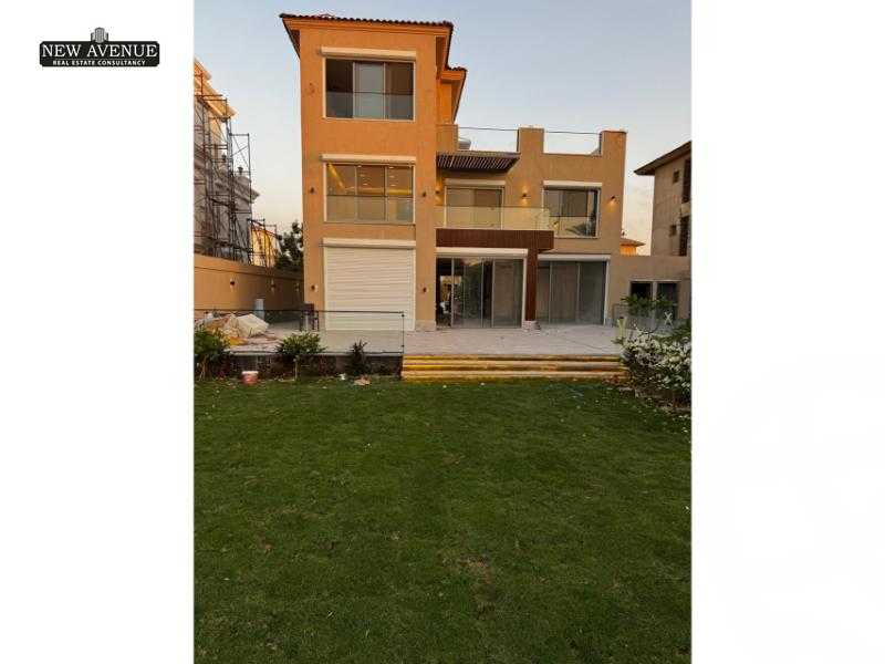 https://aqarmap.com.eg/en/listing/6229844-for-sale-cairo-el-sheikh-zayed-city-compounds-royal-city