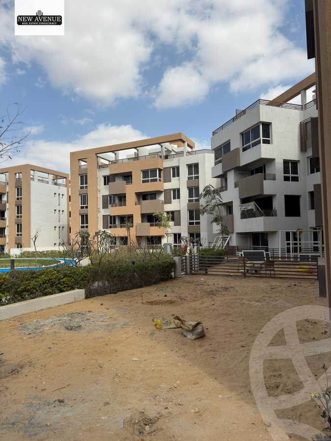 https://aqarmap.com.eg/ar/listing/6235360-for-sale-cairo-el-shorouk-compounds-granda-life