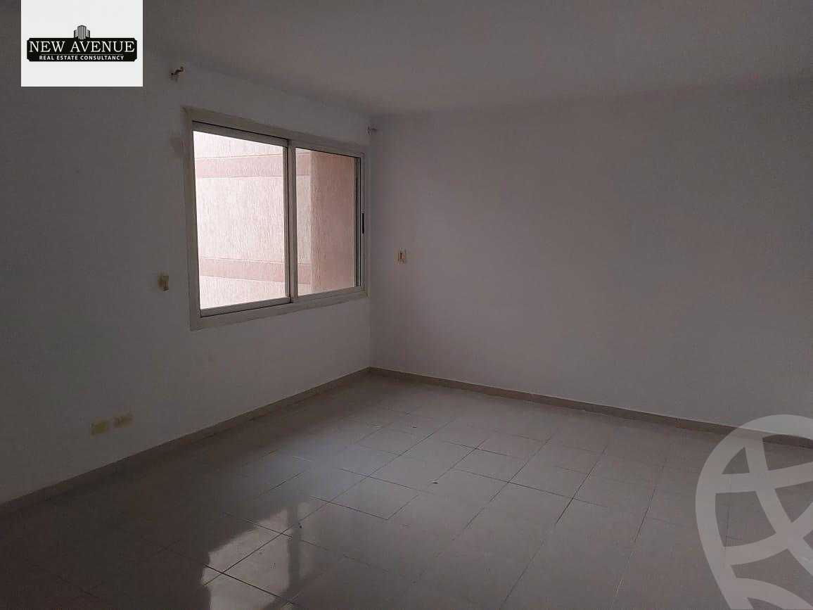 https://aqarmap.com.eg/en/listing/6302075-for-sale-cairo-new-cairo-lrhb-city-phase-4-mohammed-farid-st