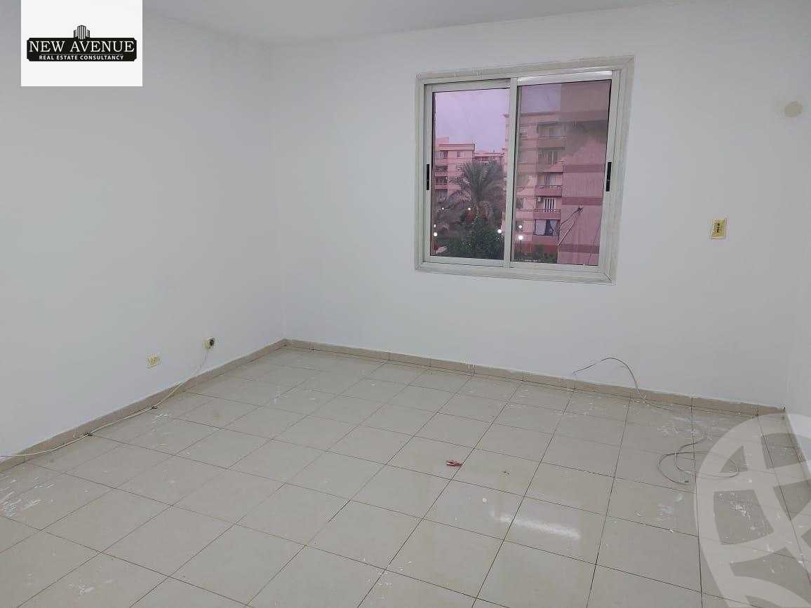 https://aqarmap.com.eg/en/listing/6302075-for-sale-cairo-new-cairo-lrhb-city-phase-4-mohammed-farid-st