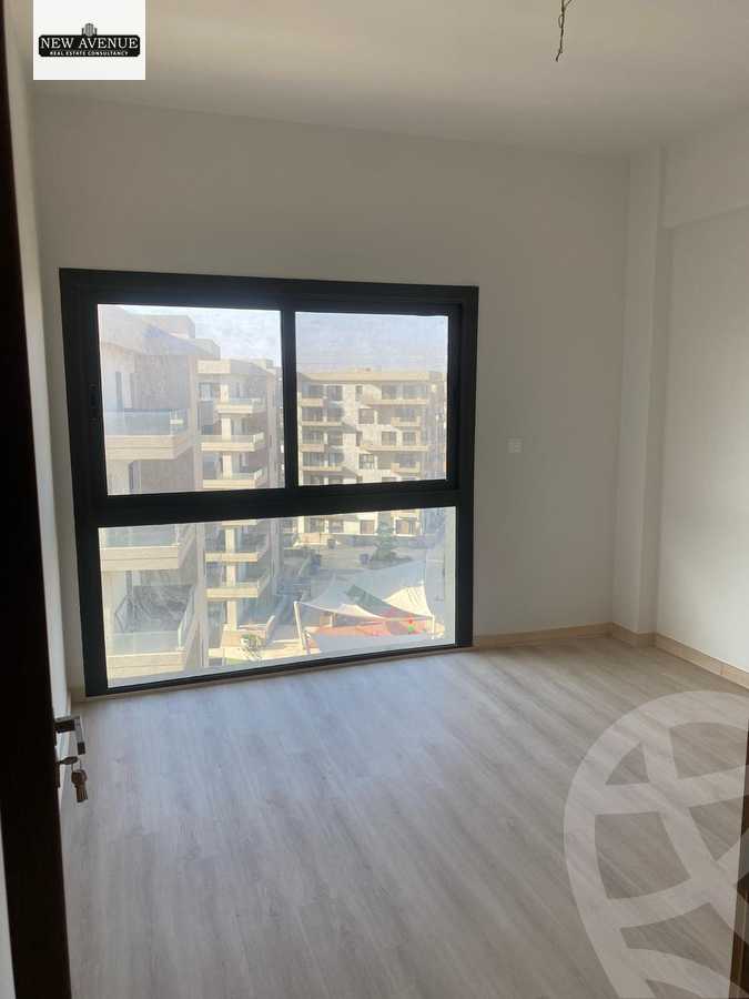 https://aqarmap.com.eg/ar/listing/6304609-for-sale-cairo-el-shorouk-compounds-al-burouj-compound-imkan