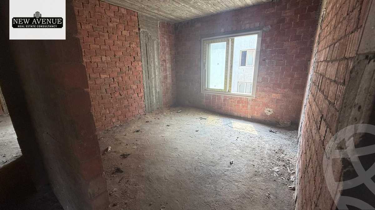 https://aqarmap.com.eg/ar/listing/6332348-for-sale-cairo-new-cairo-compounds-moon-valley