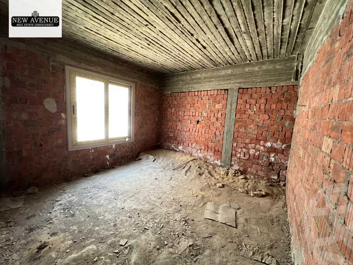 https://aqarmap.com.eg/en/listing/6359706-for-sale-cairo-new-cairo-compounds-moon-valley
