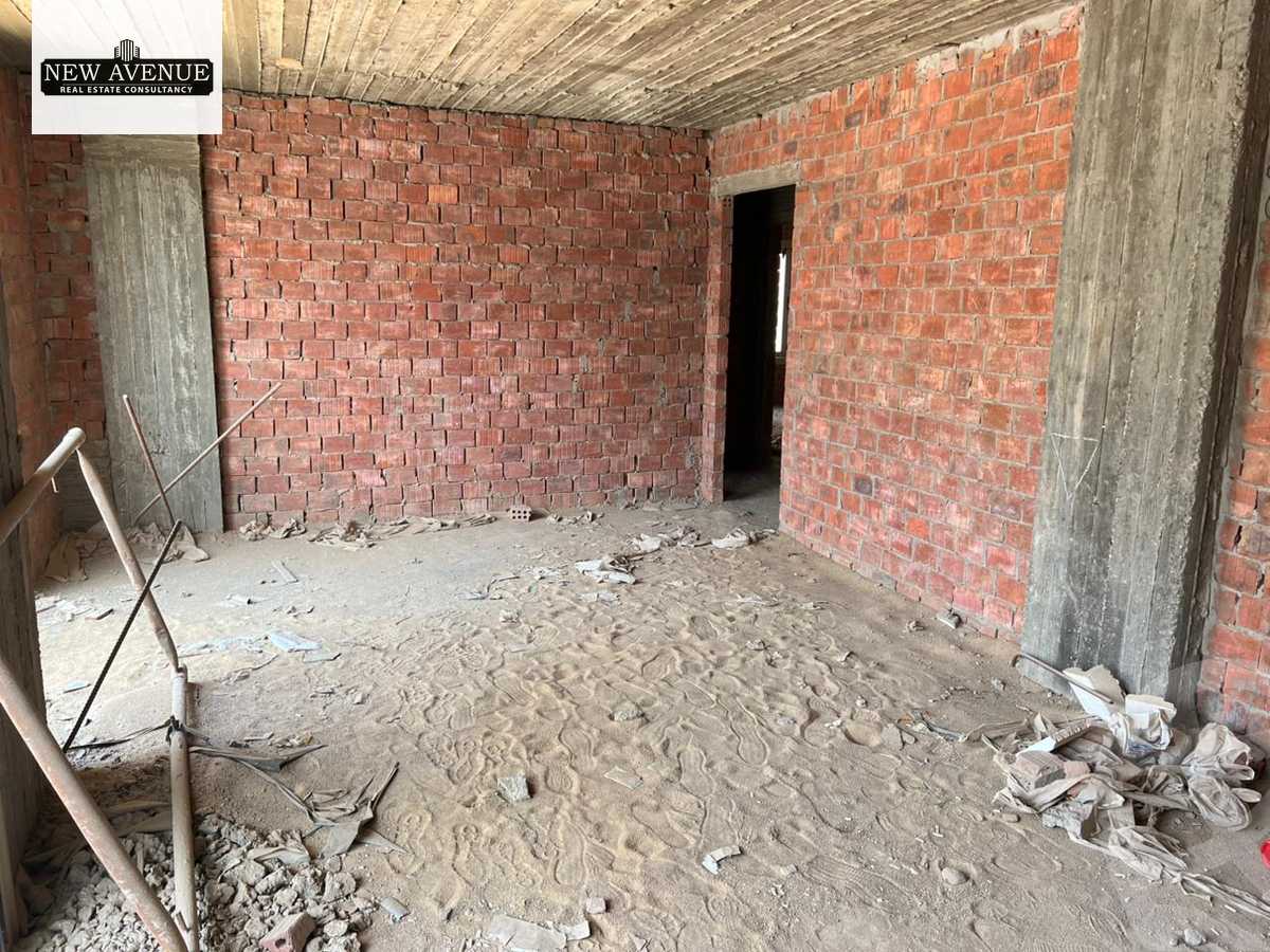 https://aqarmap.com.eg/en/listing/6359706-for-sale-cairo-new-cairo-compounds-moon-valley