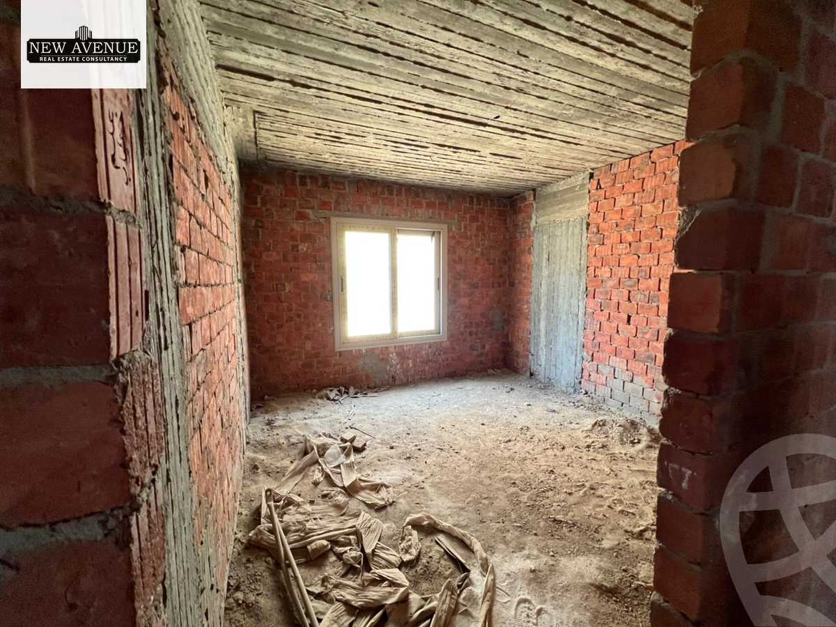 https://aqarmap.com.eg/en/listing/6359706-for-sale-cairo-new-cairo-compounds-moon-valley