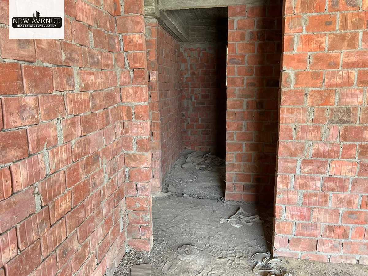 https://aqarmap.com.eg/en/listing/6359706-for-sale-cairo-new-cairo-compounds-moon-valley