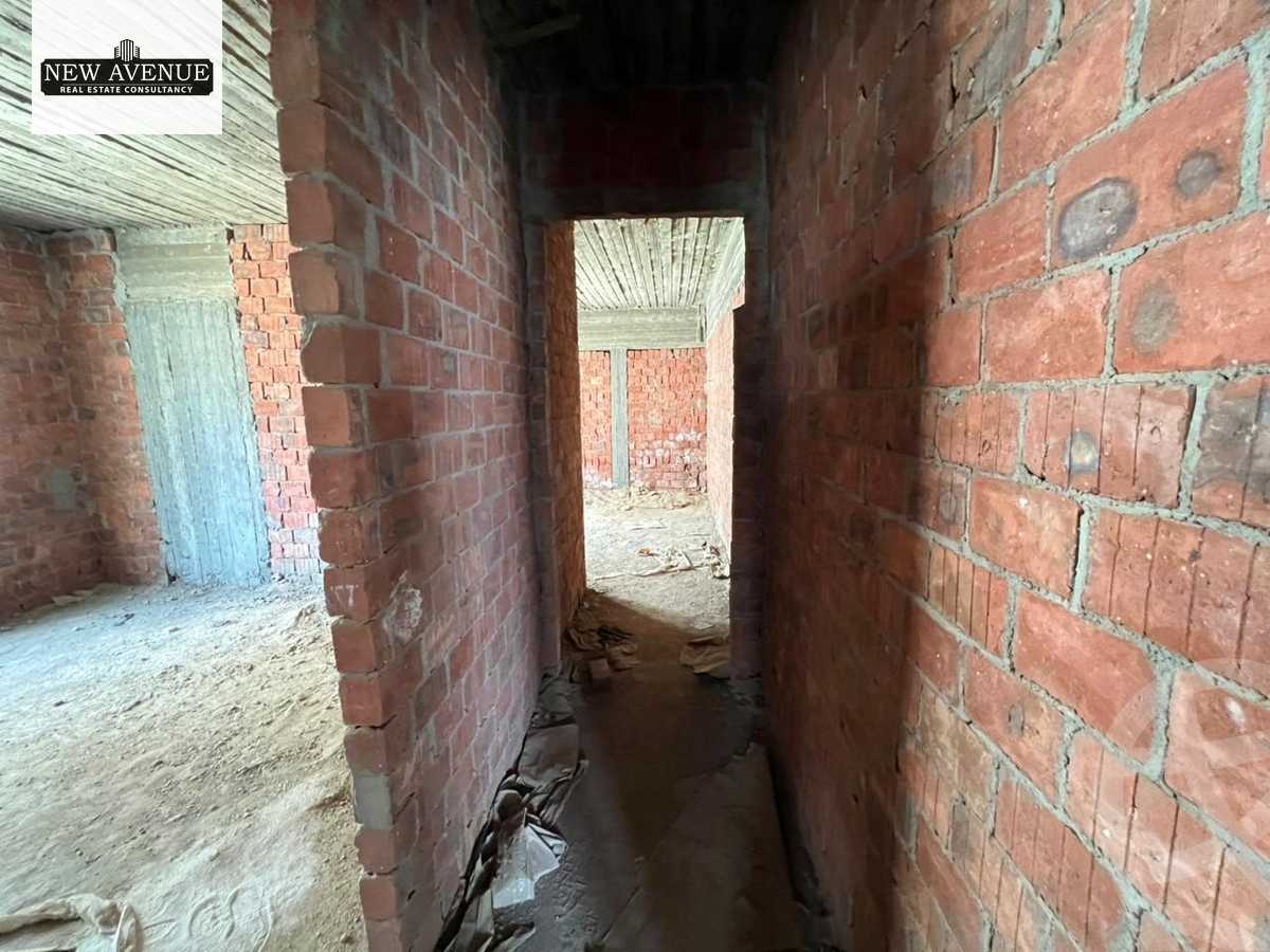https://aqarmap.com.eg/en/listing/6359706-for-sale-cairo-new-cairo-compounds-moon-valley