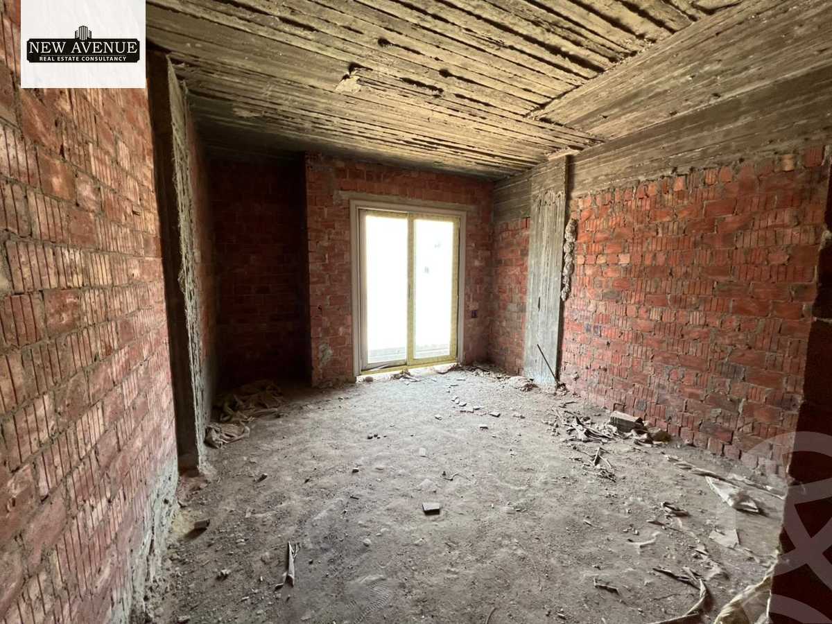 https://aqarmap.com.eg/en/listing/6359706-for-sale-cairo-new-cairo-compounds-moon-valley