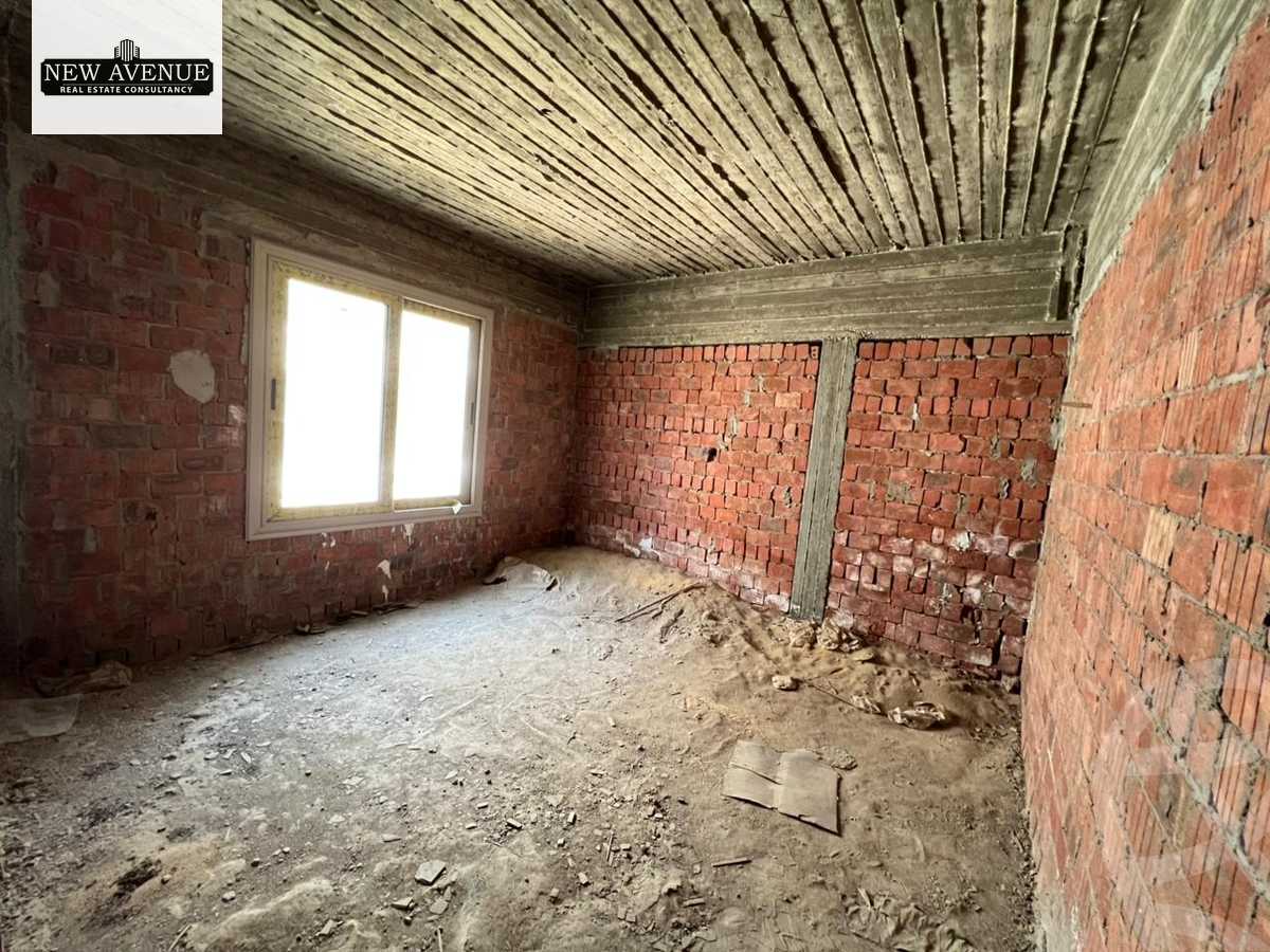 https://aqarmap.com.eg/en/listing/6359706-for-sale-cairo-new-cairo-compounds-moon-valley